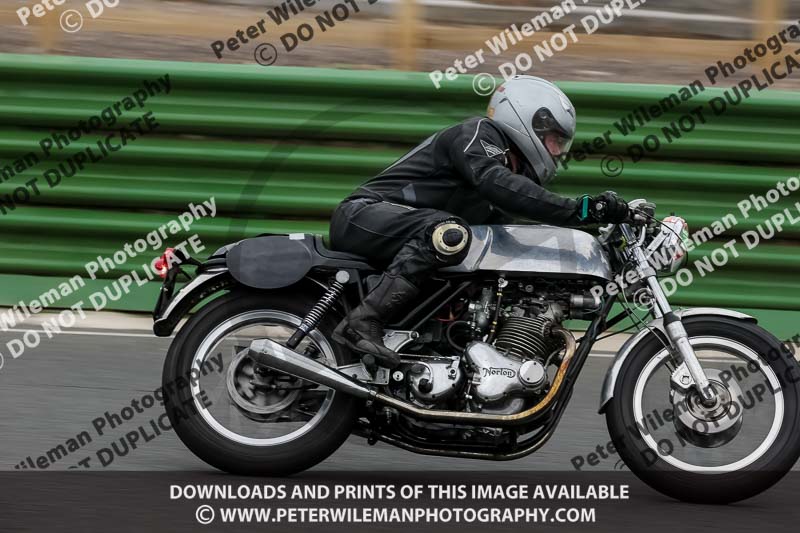 Vintage motorcycle club;eventdigitalimages;mallory park;mallory park trackday photographs;no limits trackdays;peter wileman photography;trackday digital images;trackday photos;vmcc festival 1000 bikes photographs